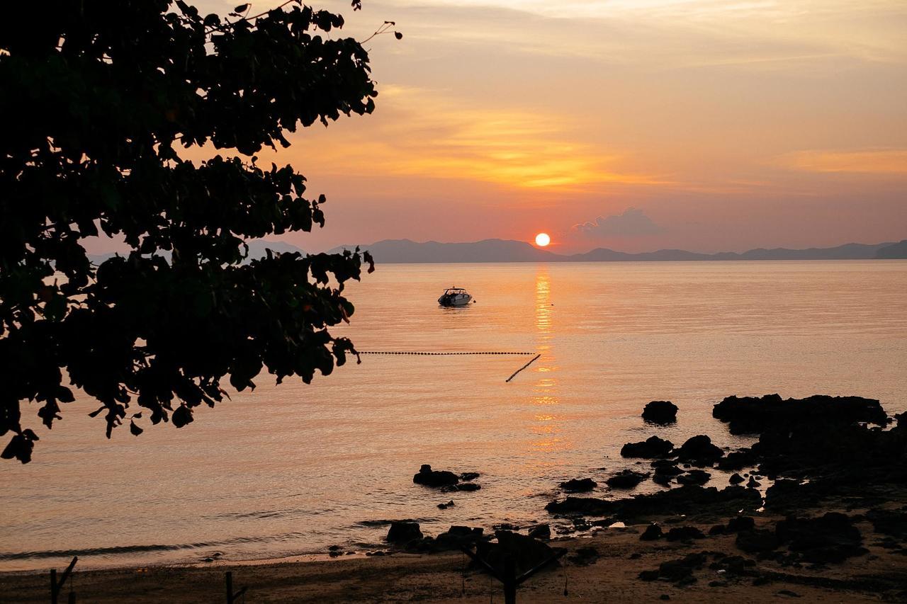 The Pelican Krabi town Екстериор снимка
